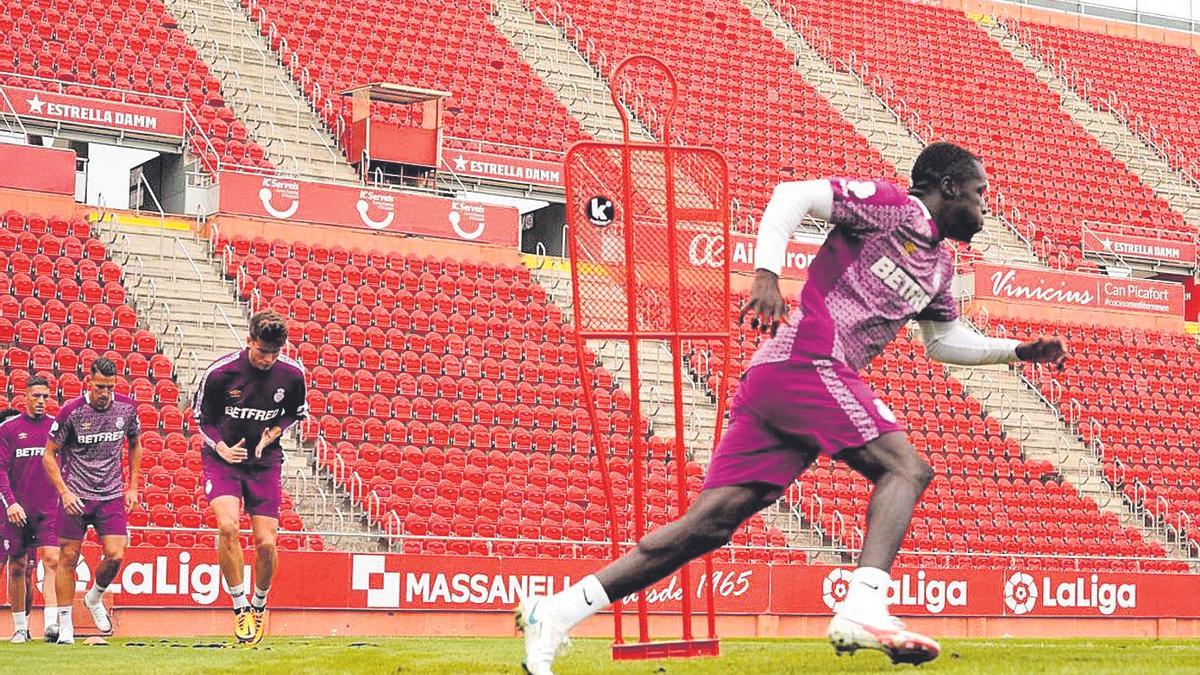 Amath durante el entrenamiento del equipo ayer en Son Moix.