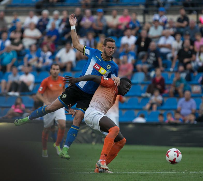 El Hércules despide al técnico argentino tras ganar por 3-2 al Peralada con mucho sufrimiento.