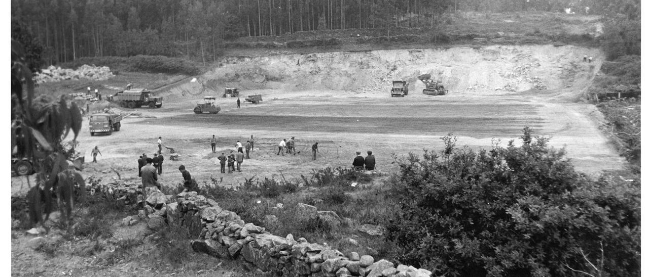 La construcción del campo de fútbol de Monte da Vila.