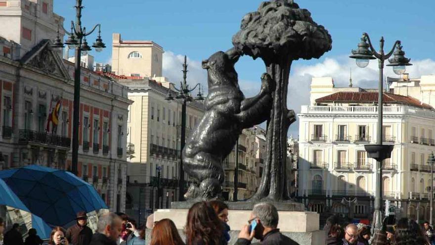 La famosa estatua del Oso y el Madroño ubicada en la Puerta del Sol.