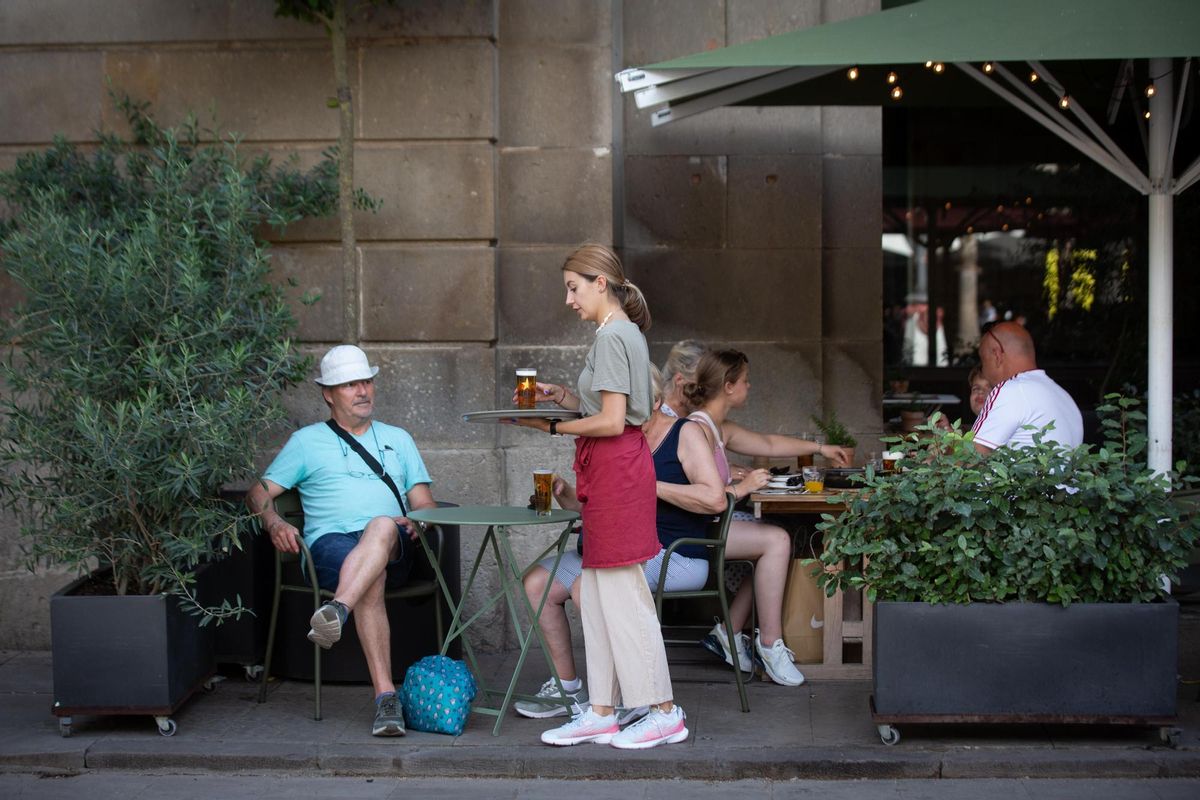 Les vendes del sector de serveis es disparen un 24,5% a l’abril Les vendes del sector de serveis es disparen un 24,5% a l’abril