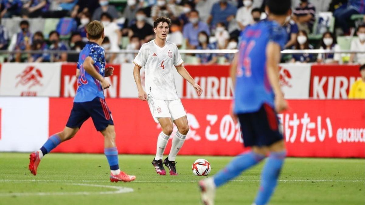 Pau Francisco Torres, defensa central del Villarreal CF, ha disputado los 90 minutos en el amistoso de la selección española olímpica ante Japón (1-1).