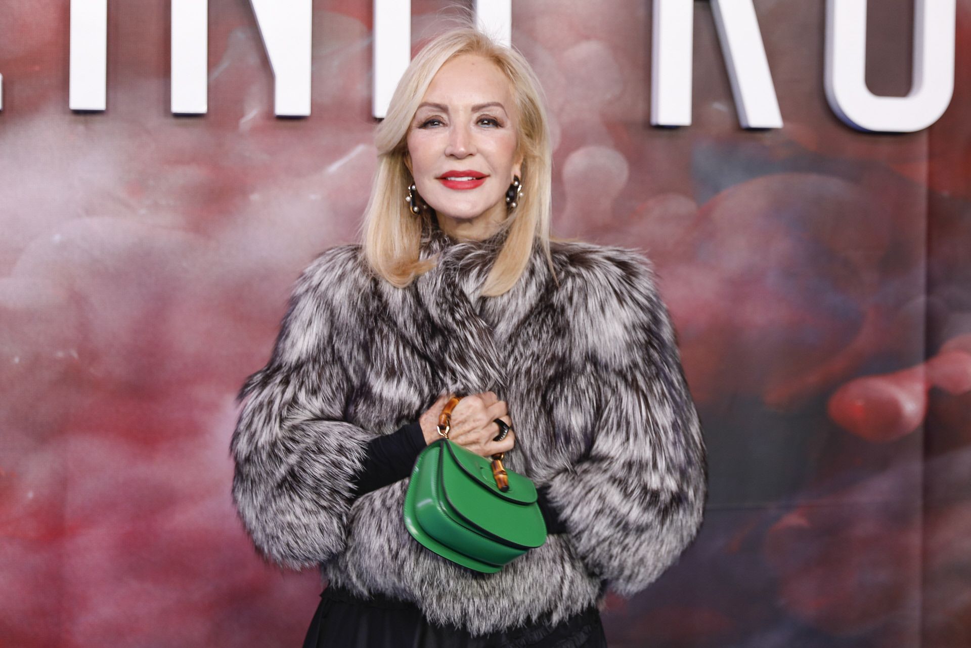 El look de Carmen Lomana en el estreno de la serie 'Reina Roja'