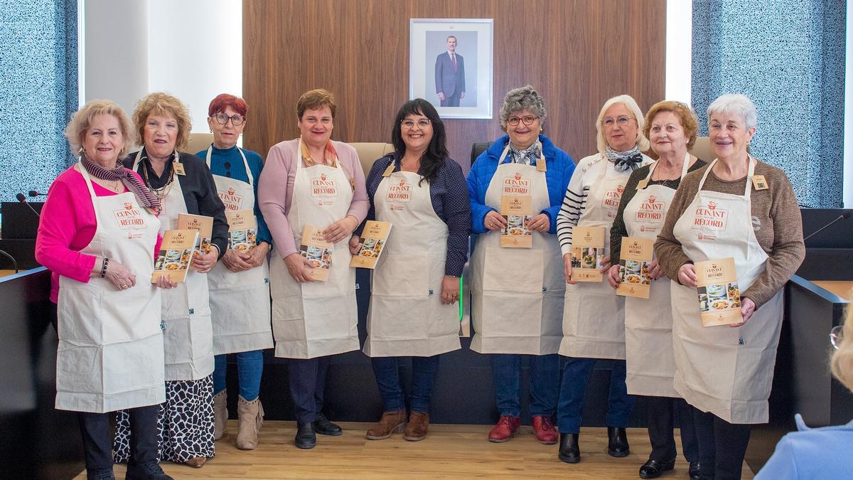 las mujeres que han realizado el recetario de cocina tradicional