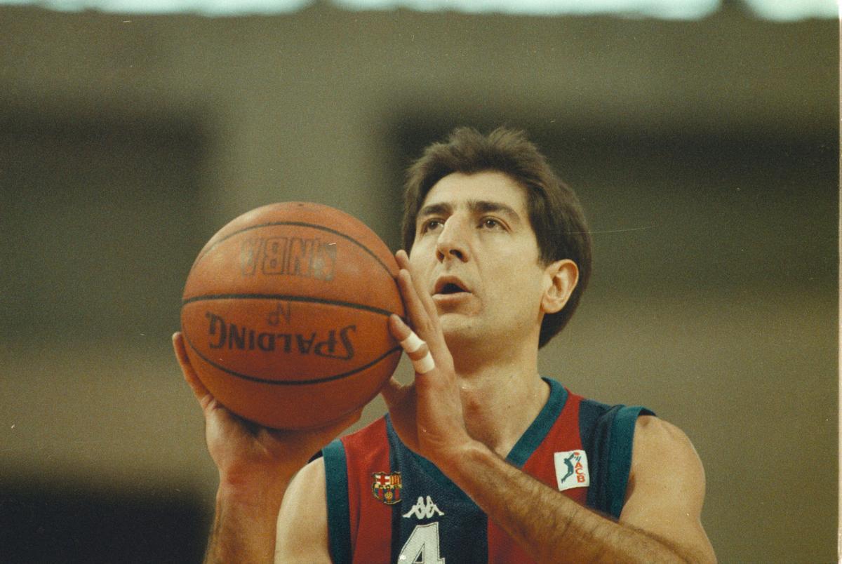 Andrés Jiménez se dispone a lanzar un tiro libre, durante su etapa como jugador del Barça.