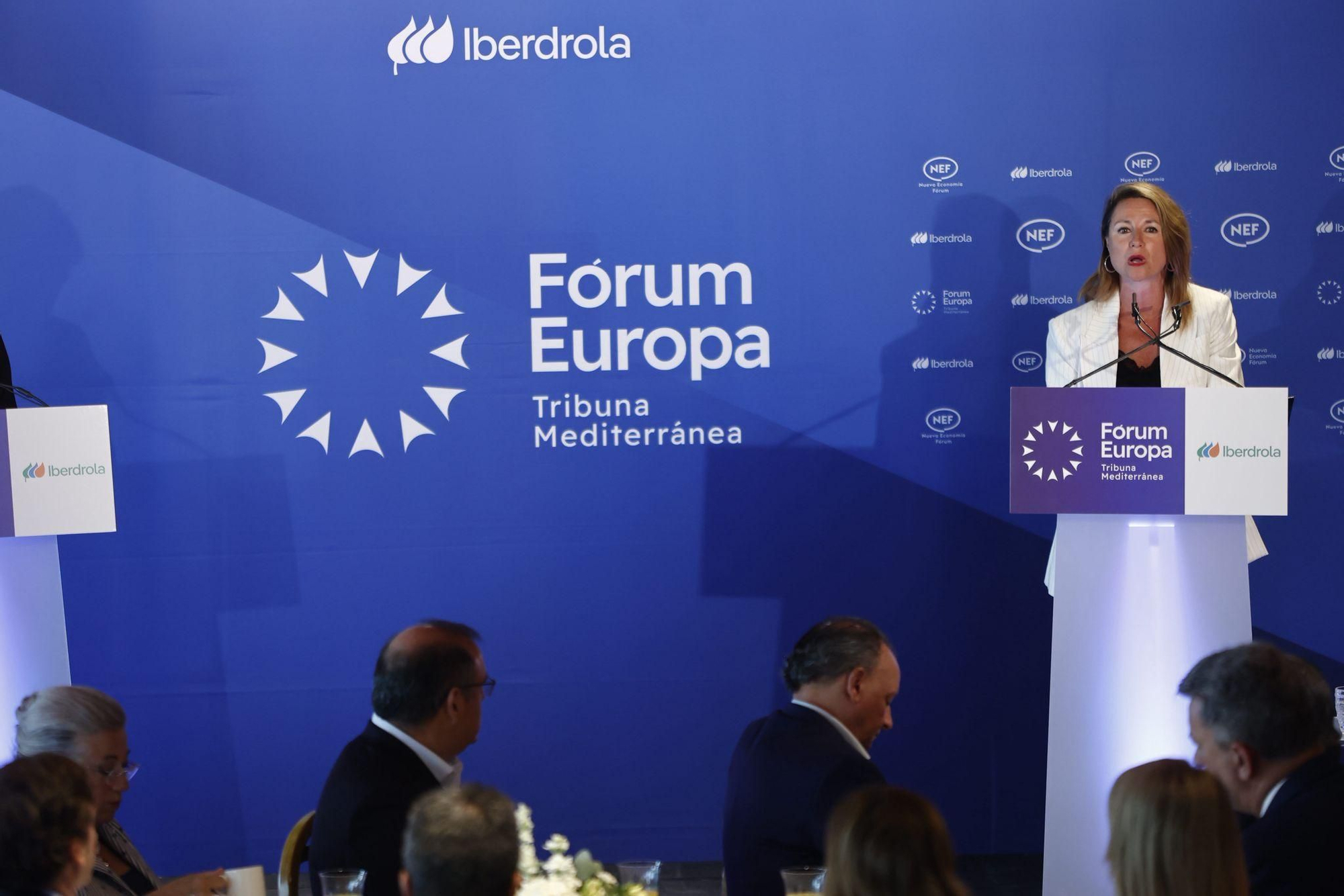 La puesta en escena de la intervención de Begoña Carrasco en el Fórum Europa