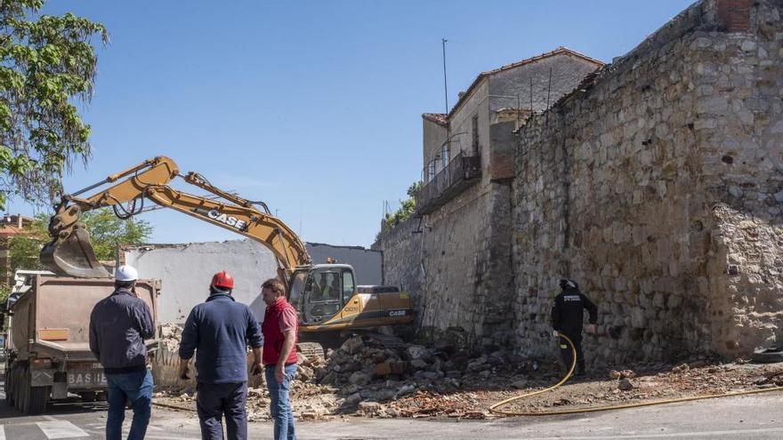 Trabajos anteriores de derribo de muralla en San Martín.