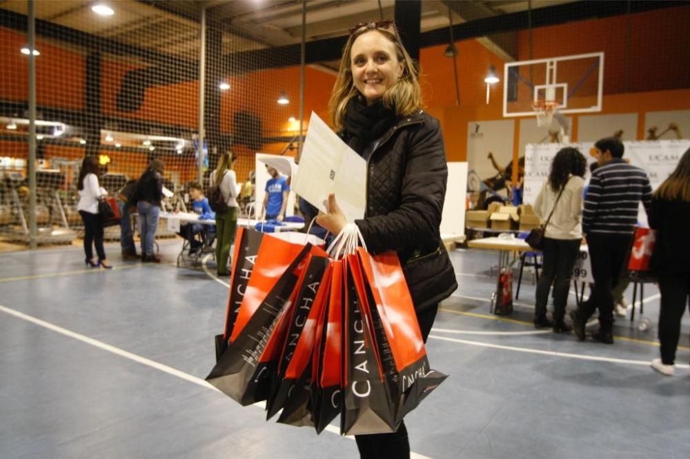 Entrega de dorsales de la Carrera de la Mujer