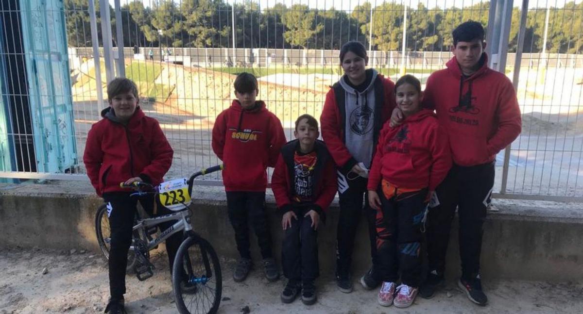 Los jóvenes corredores del Club BMX Valdejalón. | SERVICIO ESPECIAL