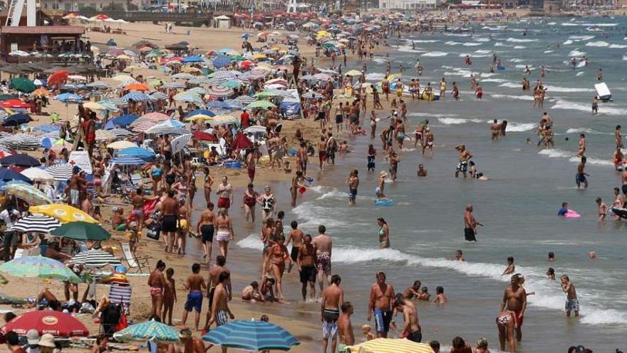 Muere un bañista de 78 años en la playa de La Mata de Torrevieja