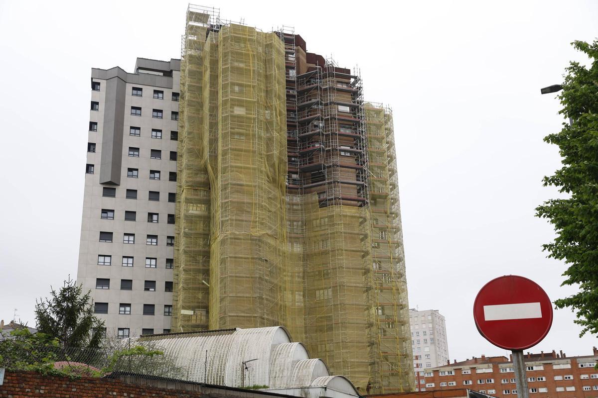 La asamblea vecinal por el conflicto del edificio La Estrella de Gijón, en imágenes La asamblea vecinal por el conflicto del edificio La Estrella de Gijón, en imágenes