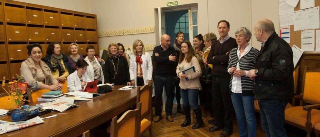 Carmen Jiménez, profesora de Matemáticas, con sus alumnos de tercer curso de la ESO.