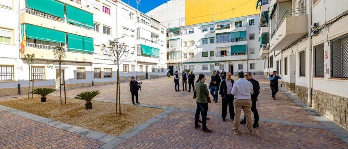 Plaza del Prelado Cosme Bayona, donde el Ayuntamiento tiene varias viviendas sociales municipales.