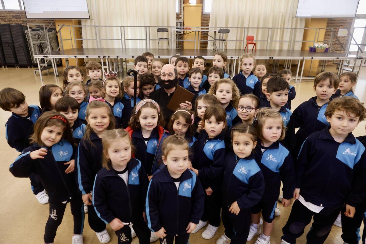 Así disfruta el alumnado del colegio de la Inmaculada de Gijón su "Semana Ignaciana", en imágenes