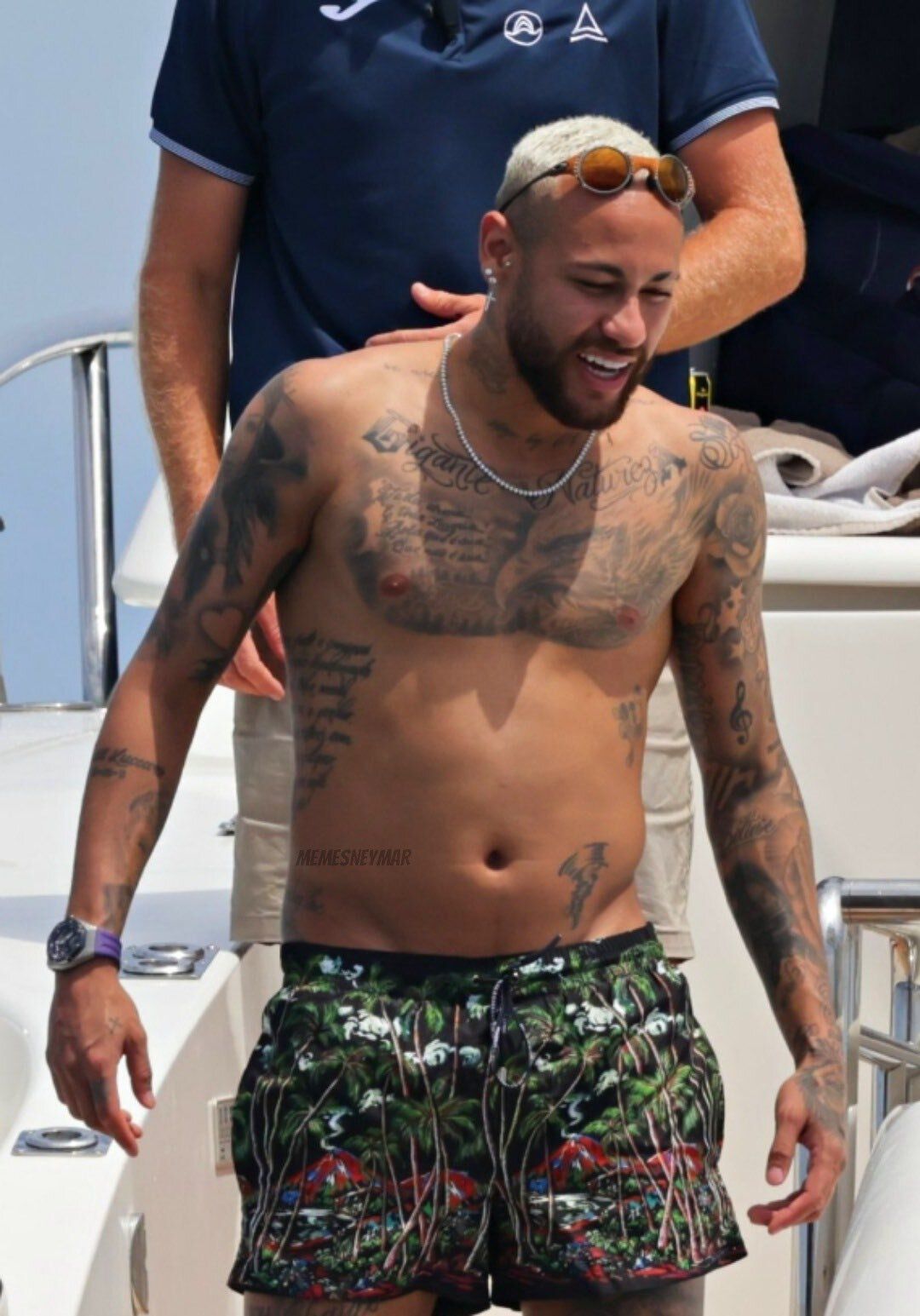 Neymar sigue disfrutando de sus vacaciones en un bajo estado de forma | @JUANWESSOLIS