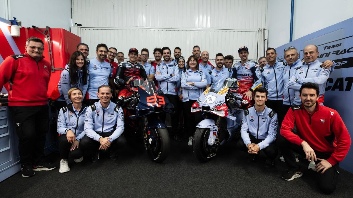 Primera foto oficial de Marc Márquez como miembro del team Gresini de Nadia Padovani