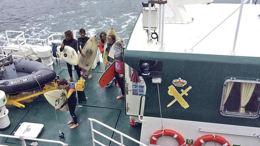 Rescatan en Ferrol a 6 surfistas atrapados por un fuerte oleaje