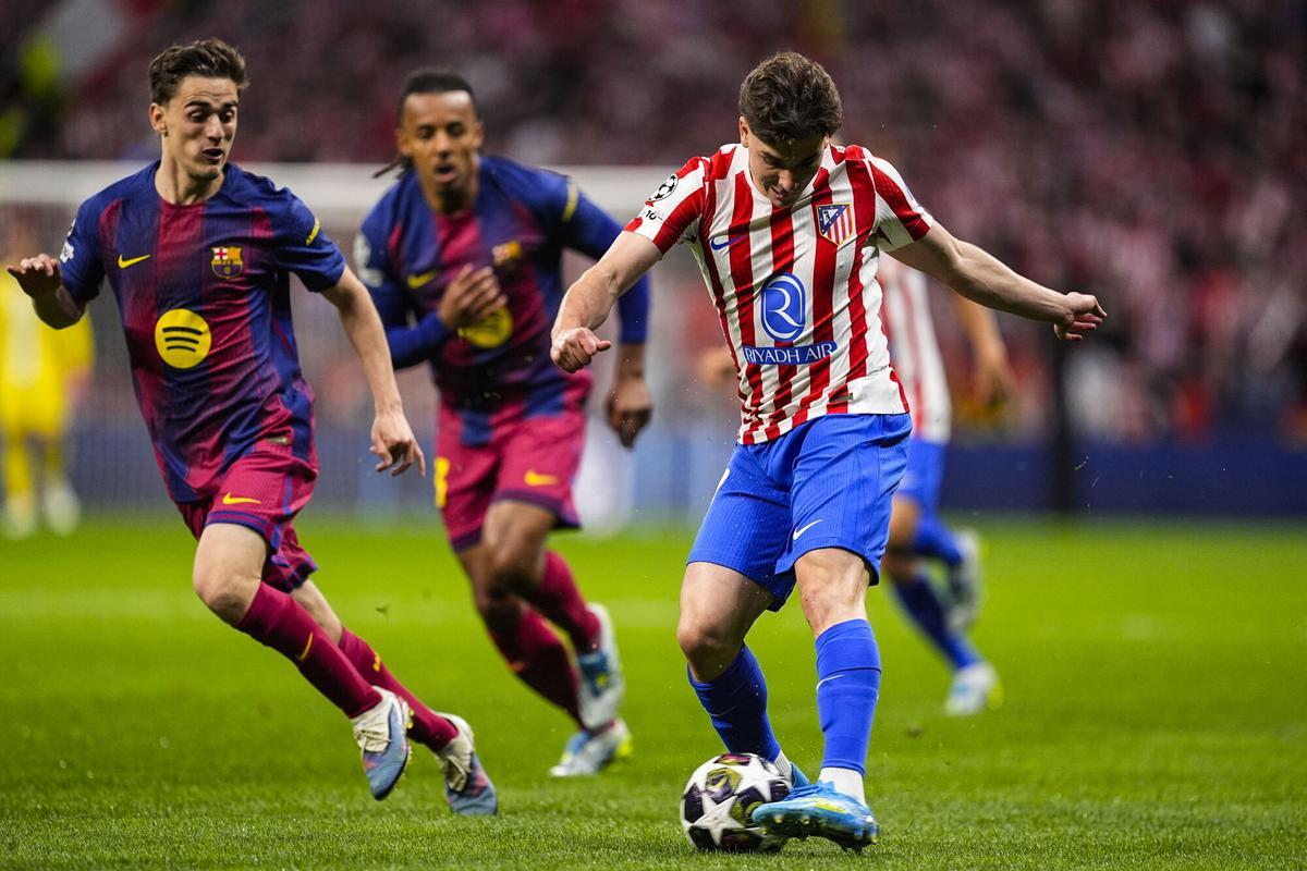 Julian Alvarez of Atletico de Madrid in action during the UEFA Champions League 2025/26 Quarter-Final Second Leg match between Atletico de Madrid and FC Barcelona at Riyadh Air Metropolitano on April 14, 2026, in Madrid, Spain. AFP7 14/04/2026 ONLY FOR USE IN SPAIN
