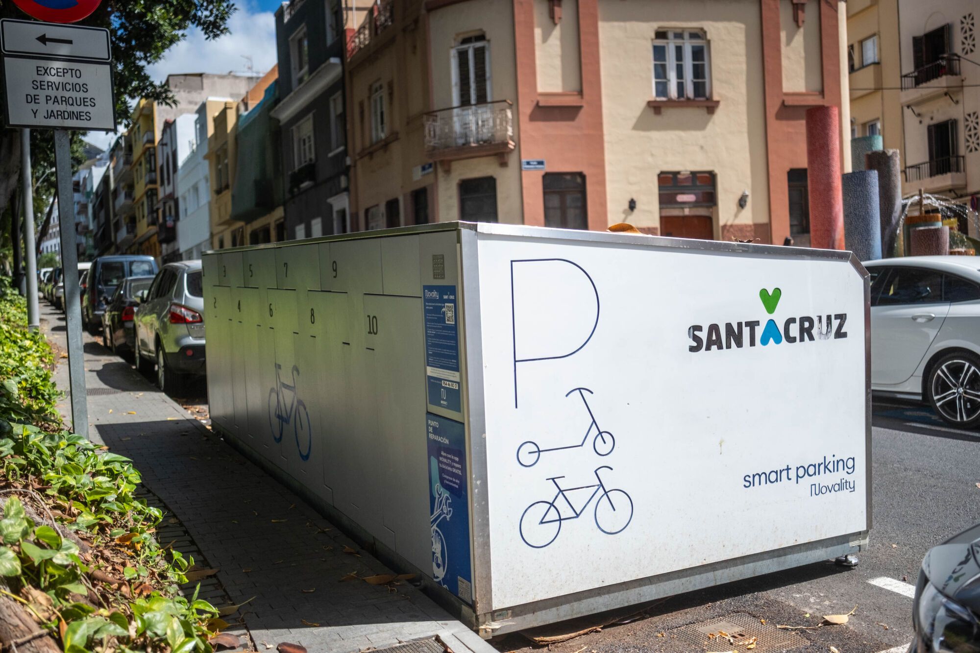 Nuevos aparcamientos para bicis y patinetes en Santa Cruz