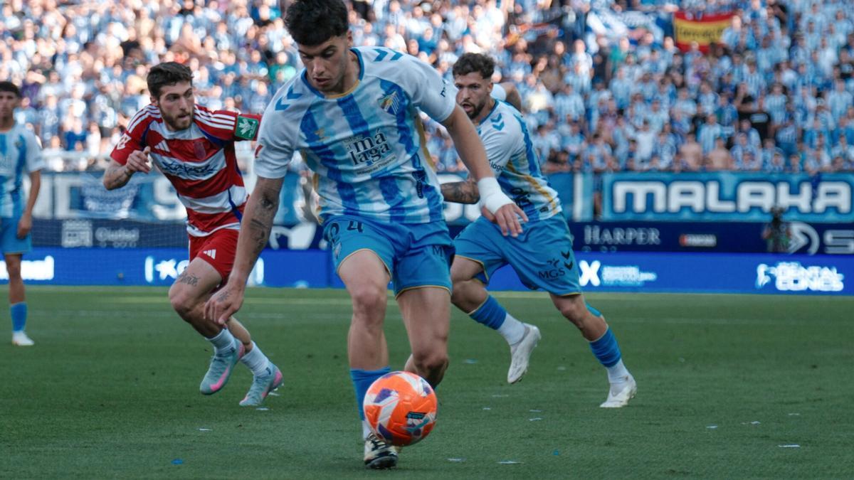El Málaga CF se enfrenta al Granada CF en La Rosaleda en la jornada 38 de la Liga Hypermotion 2024/2025