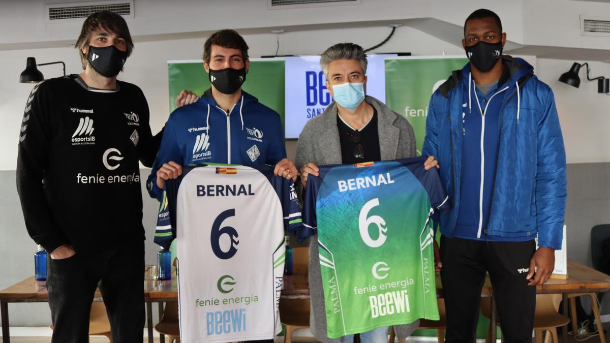 Bernal,Cairús y Furtado con el nuevo patrocinador Beewi