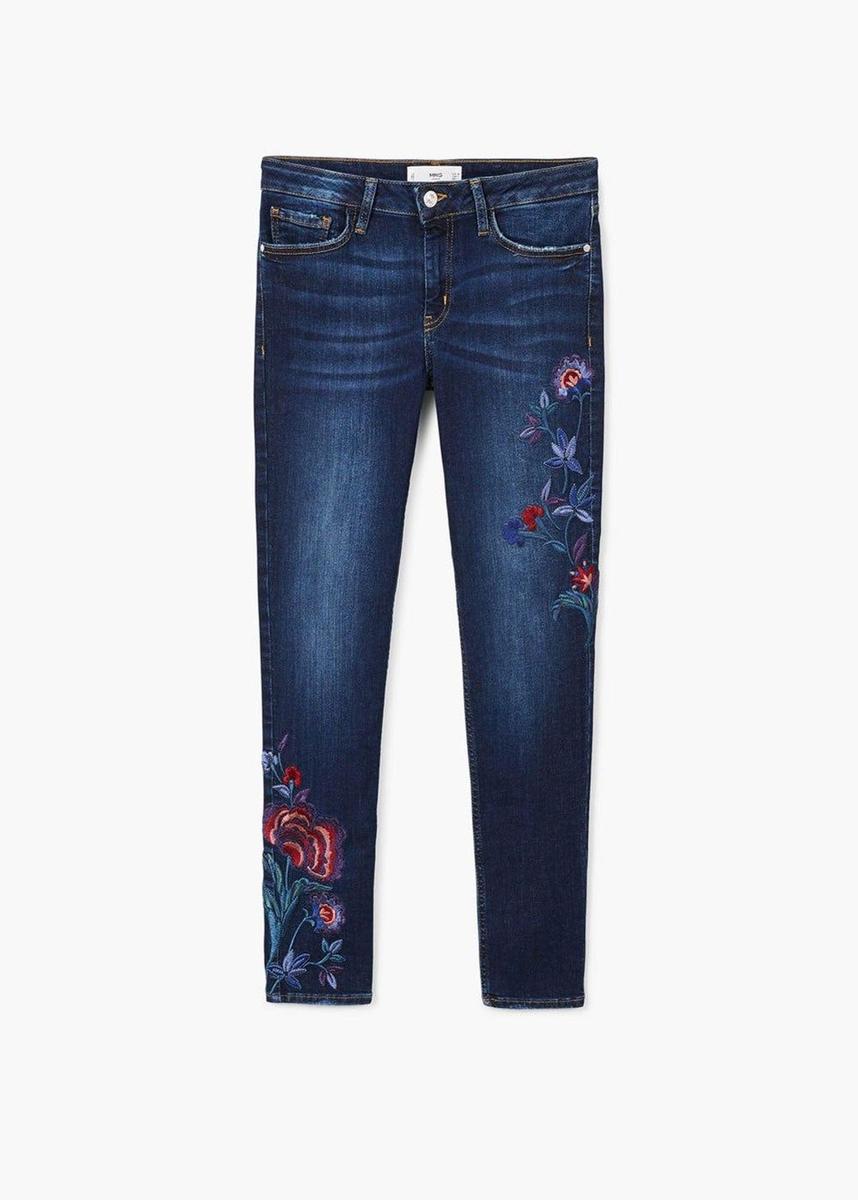 Jeans con bordado de Mango. (Precio: 25,99 euros)