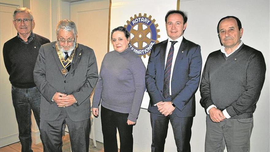 Entrega de insignia y nuevo socio en el Rotary de Zaragoza