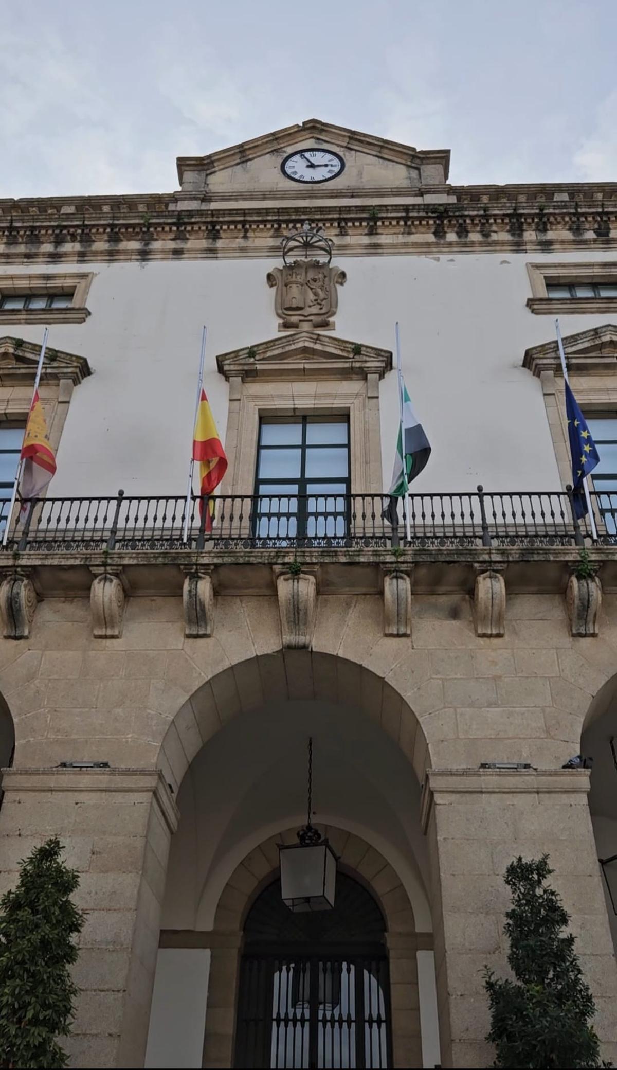 Banderas a media asta.