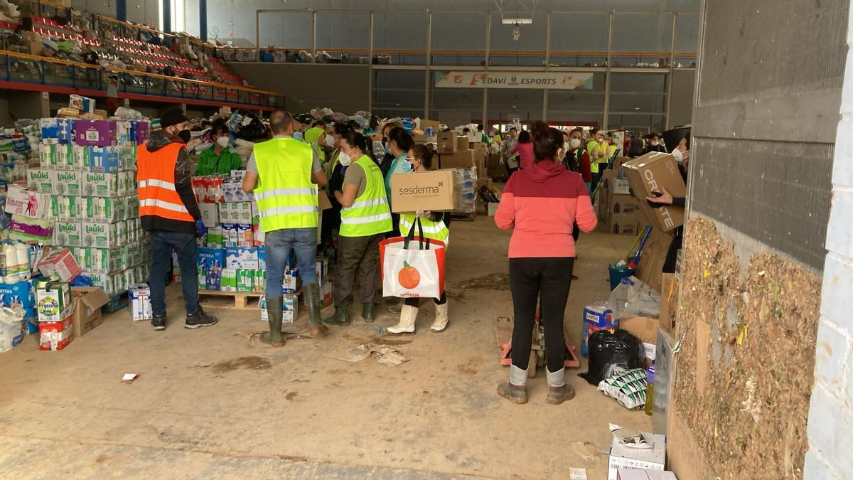 GALERÍA | El camión de Vezdemarbán llega a la zona de la DANA GALERÍA | El camión de Vezdemarbán llega a la zona de la DANA