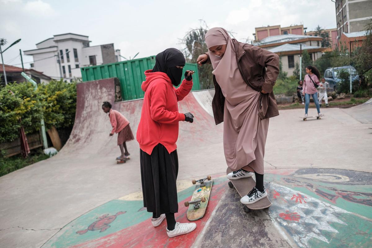 El skate entre niñas etíopes, mejora su salud mental y las empodera