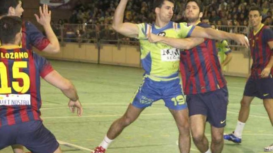 Guiller, a punto de disparar, durante el encuentro ante el Barça B.