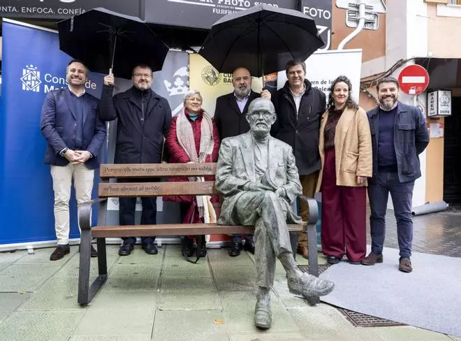 VÍDEO | Inauguración de la escultura homenaje a Josep Maria Llompart en Palma
