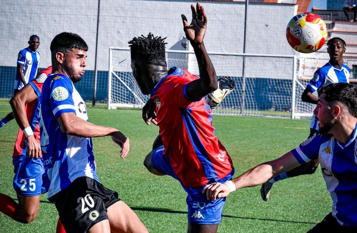 Acción de un partido reciente del Atlético Saguntino.