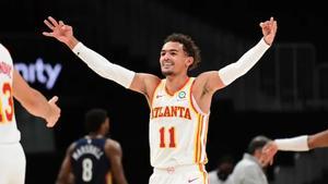 ¡Triplazo de Trae Young desde su casa! Sencillamente espectacular...