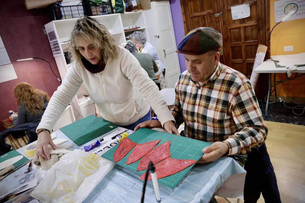 Cosido a mano y con alma en Mar de Niebla: “El cuero me salvó la vida y ahora quiero ayudar a otros”