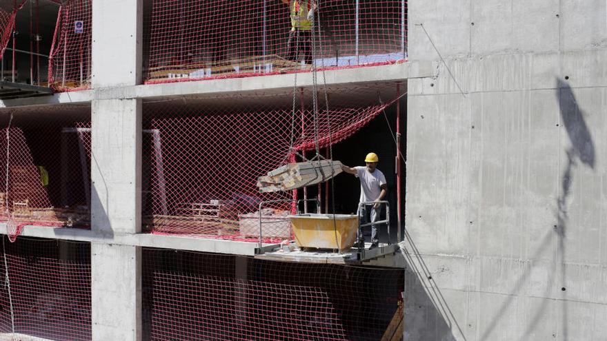 Trabajadores en una obra.