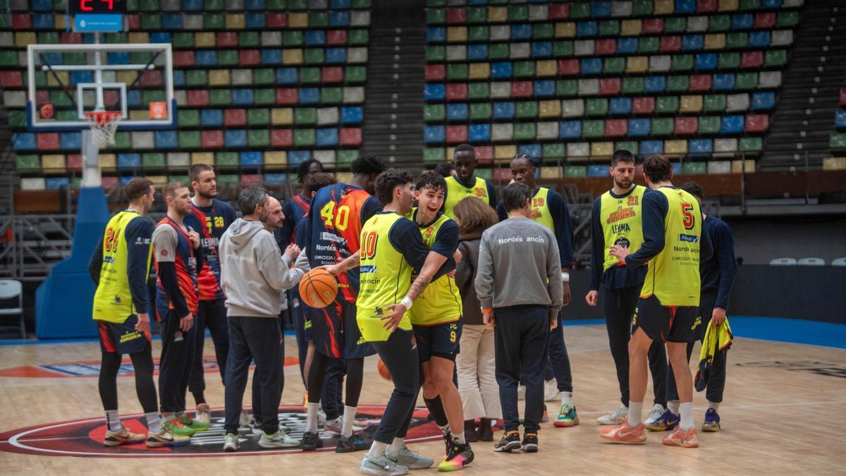 Entrenamiento de puertas abiertas del Leyma en el Coliseum.