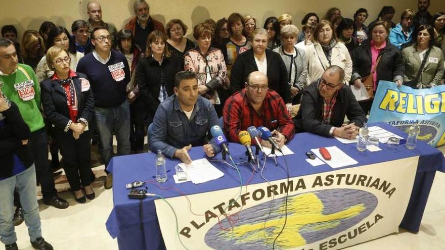 Profesores de Religión, ayer concentrados en el Auditorio Príncipe Felipe de Oviedo.