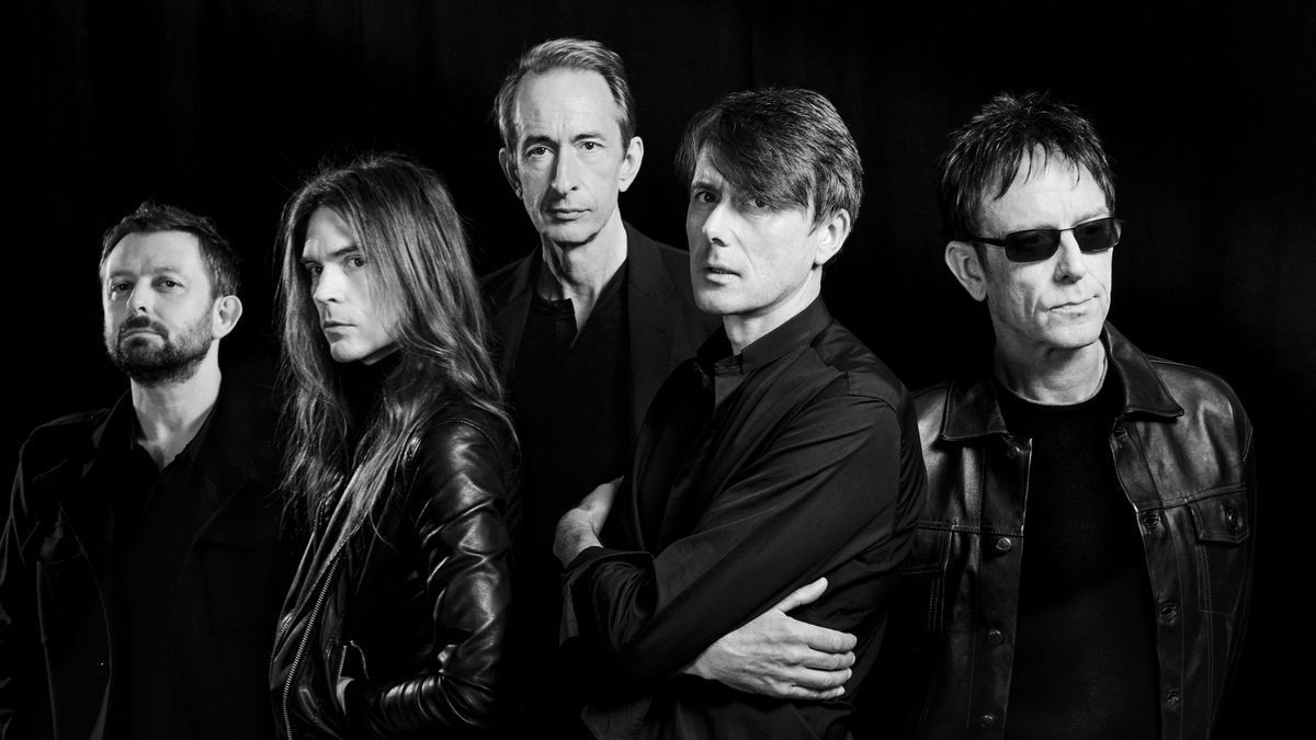 Suede, con Brett Anderson (segundo por la derecha).