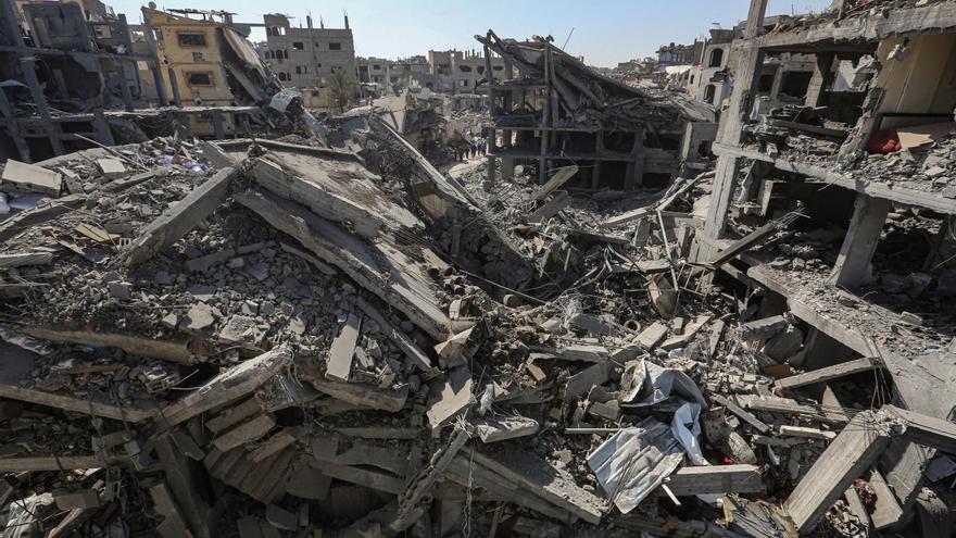 Gaza llora a los 15 sanitarios y rescatistas asesinados y enterrados en una fosa común supuestamente por Israel
