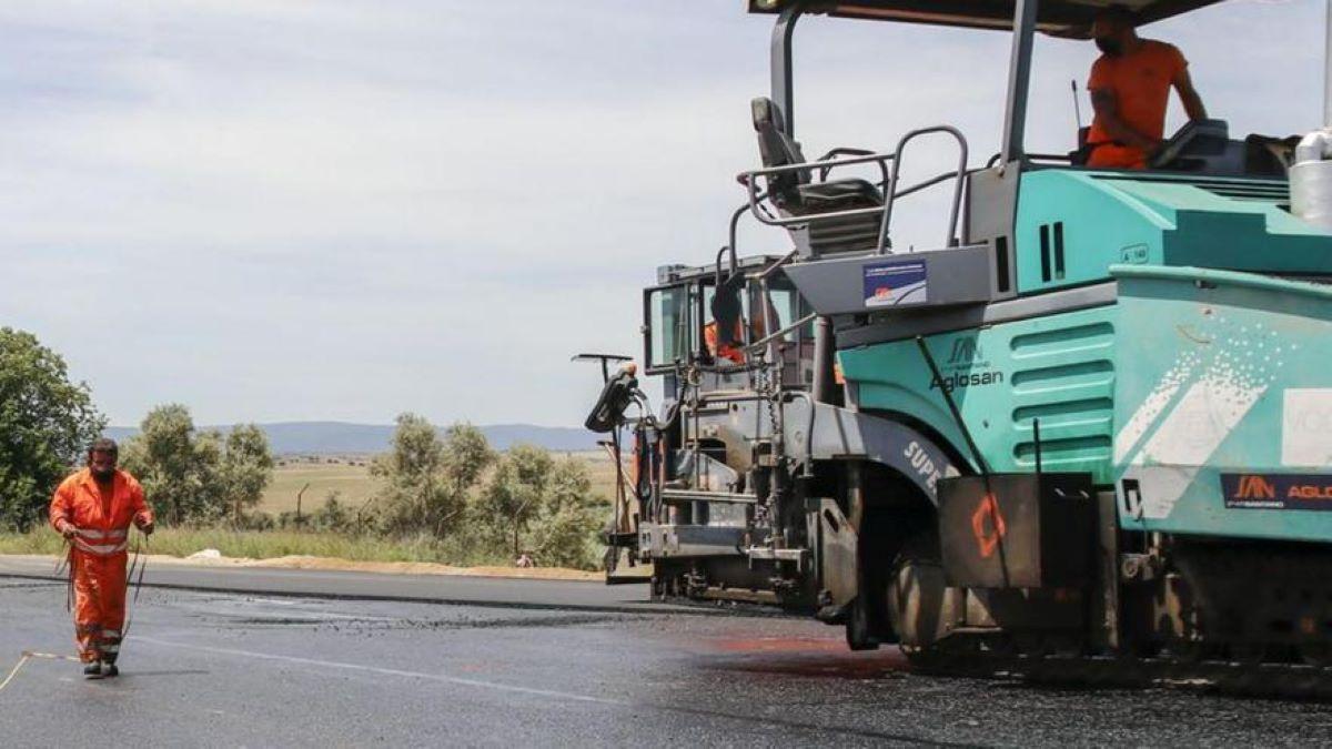 Una carretera extremeña en obras.