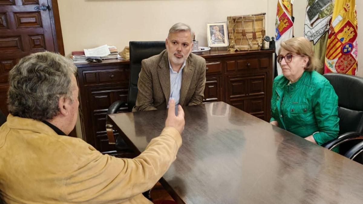 Pizarro afirma que la compra de cuadros de Carrero para Plasencia costaría más de 2 millones de euros.