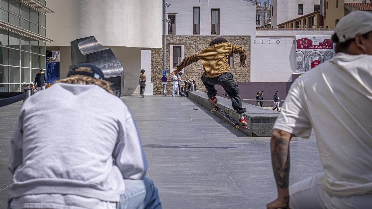 La plaza dels Àngels con las obras del MACBA ya iniciadas