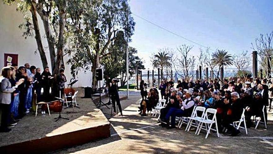 La inauguració dels nous jardins davant de mar.