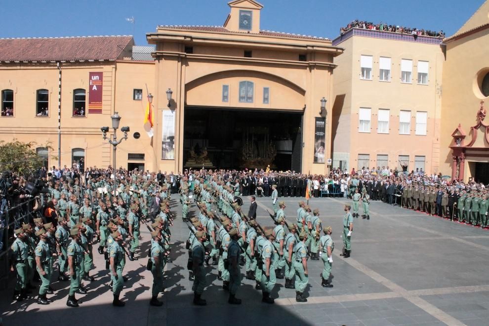 Jueves Santo de 2016 | Desembarco de la Legión y traslado de Mena