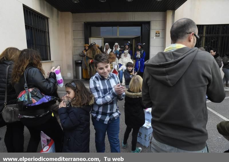 Los Reyes Magos repartieron regalos e ilusiones en Castellón