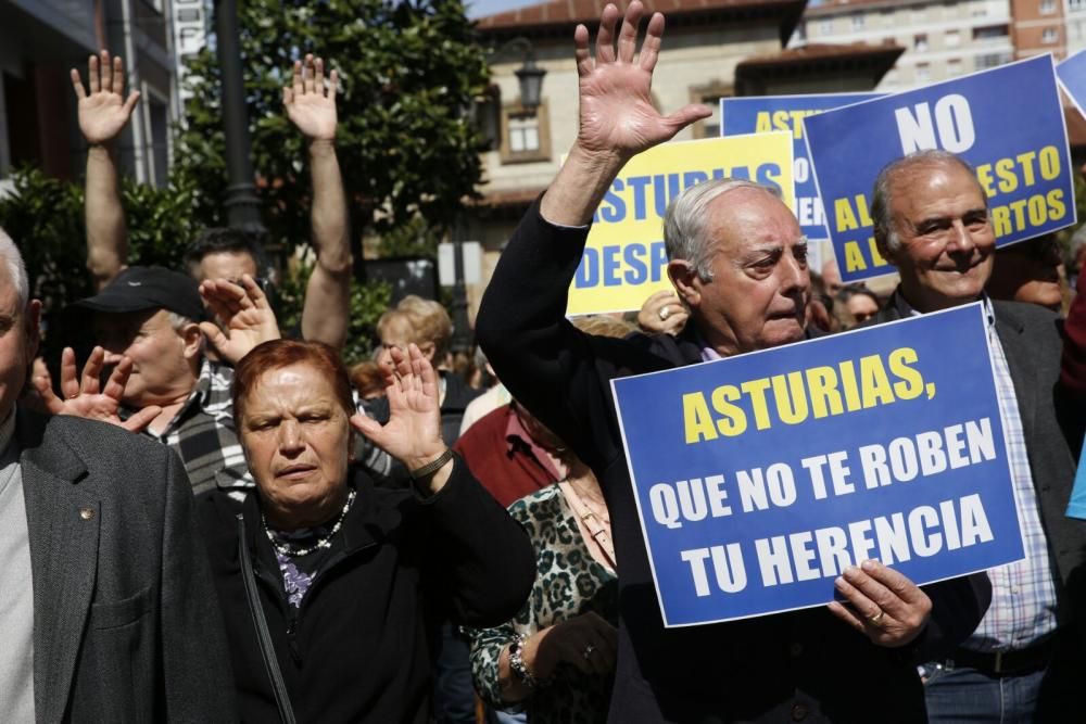 Miles de personas piden la eliminación del impuesto de sucesiones en Asturias
