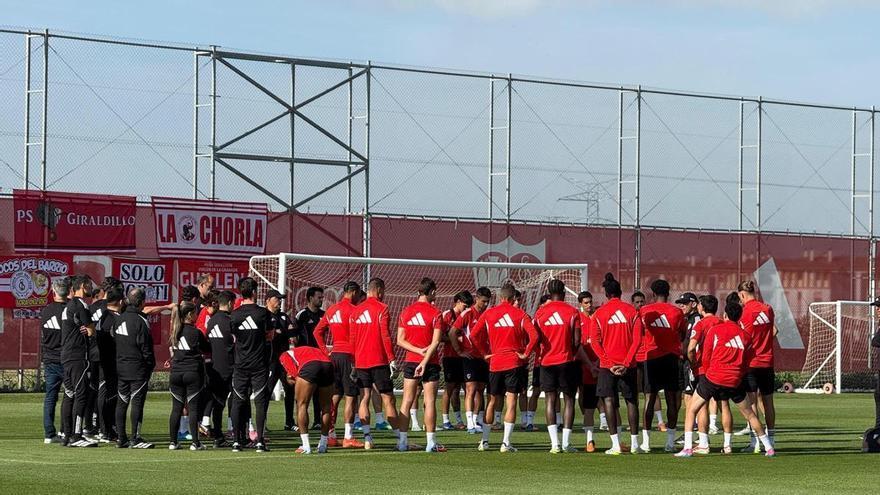 El Sevilla se encomienda al sevillismo en una sesión en la que Sow y Suazo están de vuelta