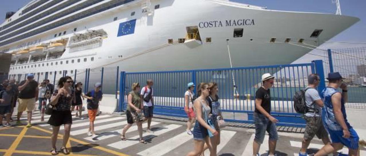 Las navieras cierran el programa de cruceros sin rutas por Alicante