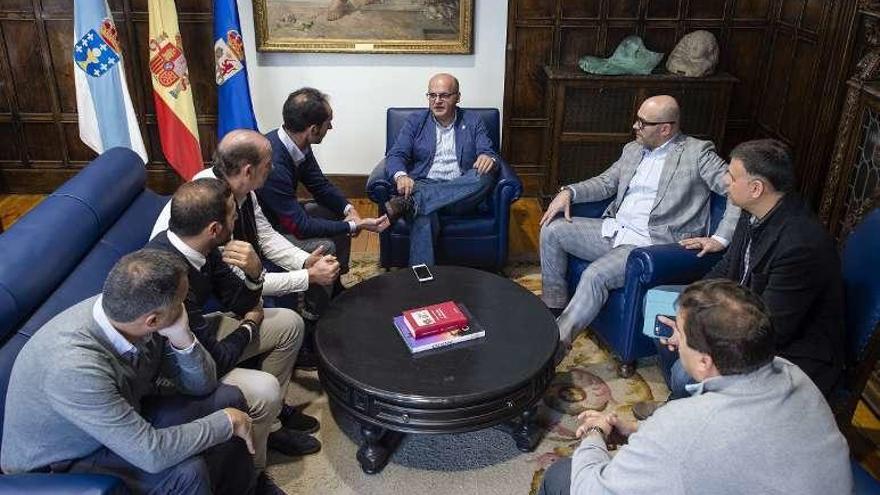 Baltar, con miembros del consejo de administración del COB. // FdV